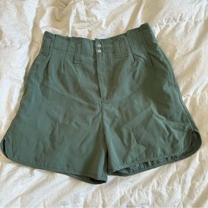 UO green oversized quilted high waisted short size 8